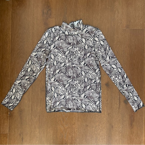 Aritzia Only Turtleneck - Picture 2 of 6